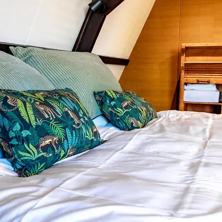 Semesterbostad Cosy Holiday Flat 'bolle Bet' Near Beach Tuitjenhorn